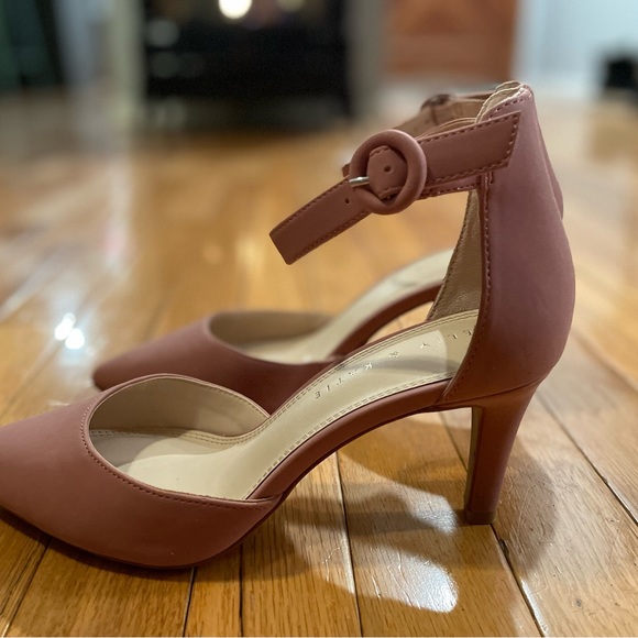 Pink ankle strap heels - Picture 2 of 3